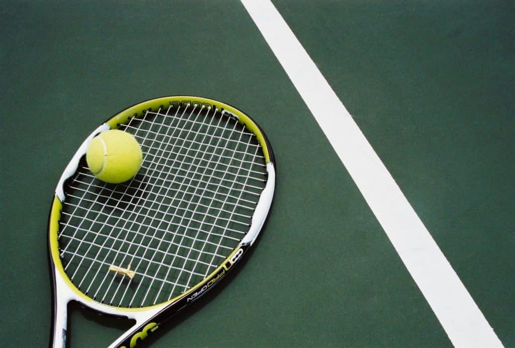 مباراة المجموعات من للرجال عدد تتكون التنس والنساء من الارضي أقسام مباريات